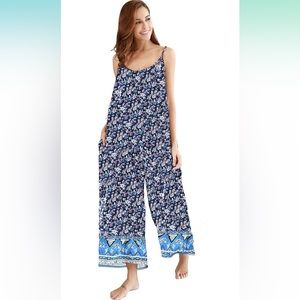 BUENOS NINOS V Neck Floral Maxi jumper
Adjustable Spaghetti Strap with Pockets
